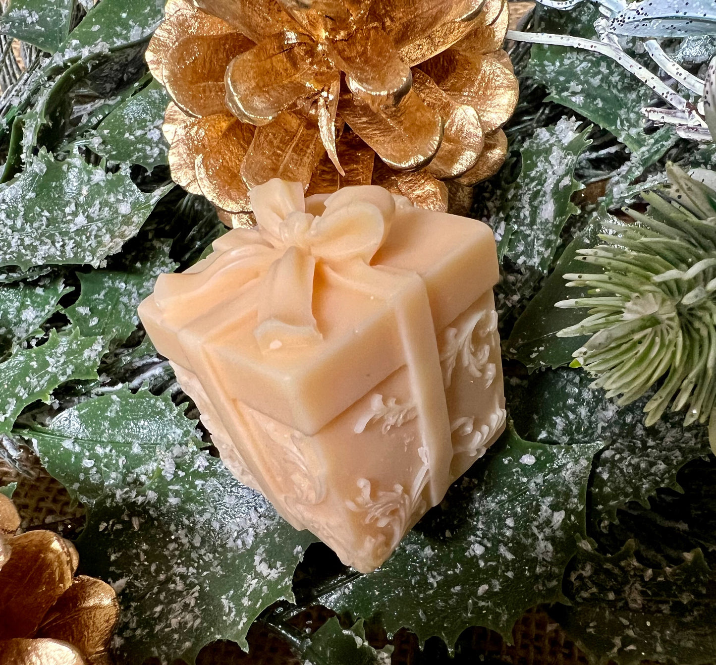 Winter Cherry & Ginger Frosting Present image 0
