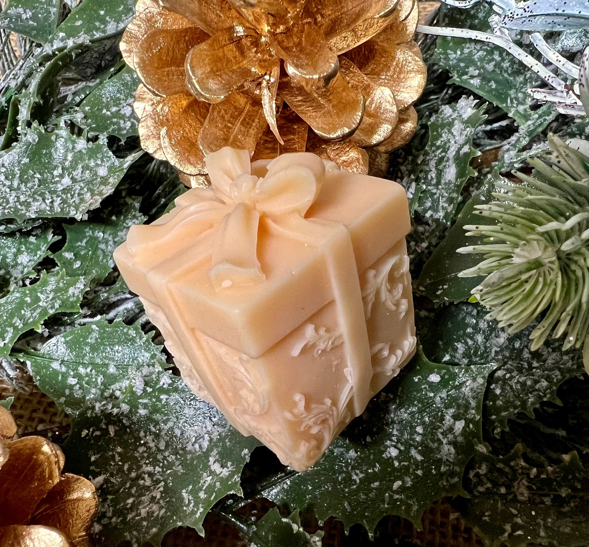 Winter Cherry & Ginger Frosting Present  image 0